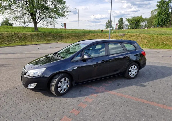 śląskie Opel Astra cena 27000 przebieg: 211025, rok produkcji 2012 z Pyskowice